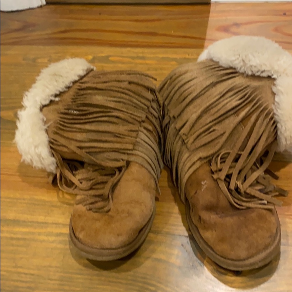 Kookaburra fringe boots